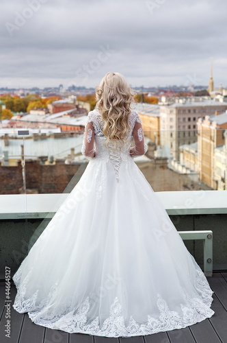 bride in a wedding dress © Наталья Мухина
