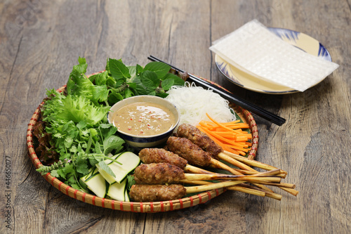 nem lui fue, vietnamese grilled minced pork sausages on lemongrass skewers