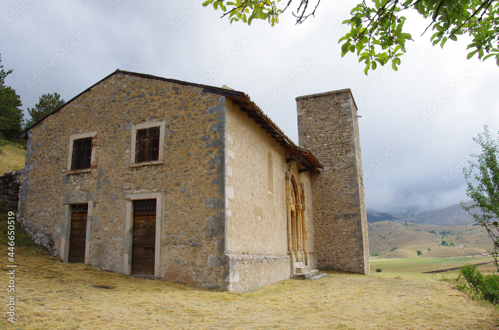 Rocca Pia: Church of the Madonna del Casale.
Reported since the beginning of the fourteenth century, it is located near the plateau of the Cinquemiglia, erected by Carlo D'Angiò as a symbol of victory