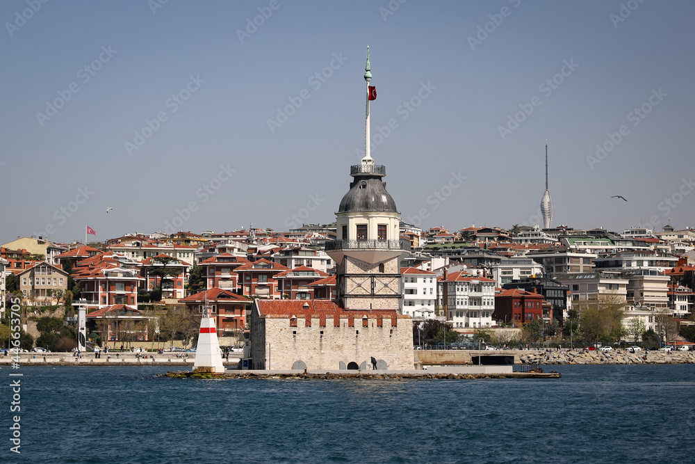 Fototapeta premium Maidens Tower in Istanbul, Turkey