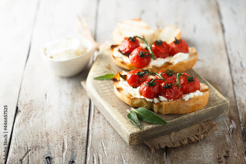 Tomato bruschetta with cream cheese and sage Tomato bruschetta with cream cheese and sage