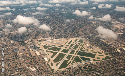 Canvastavla Aerial view of Midway Airport and the south side of Chicago