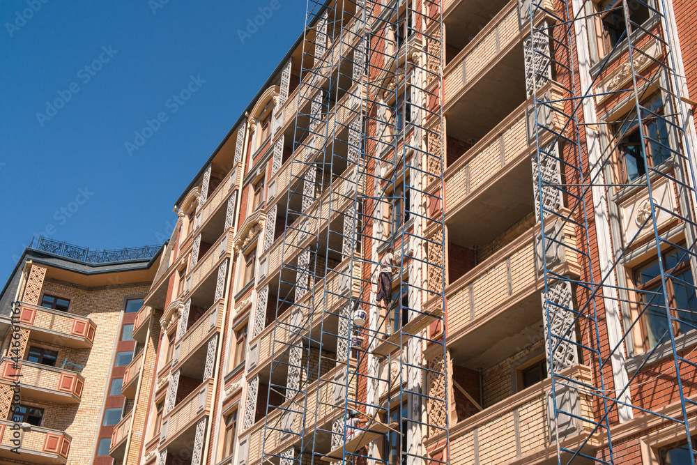 Finishing works on the facade of a new residential buildings