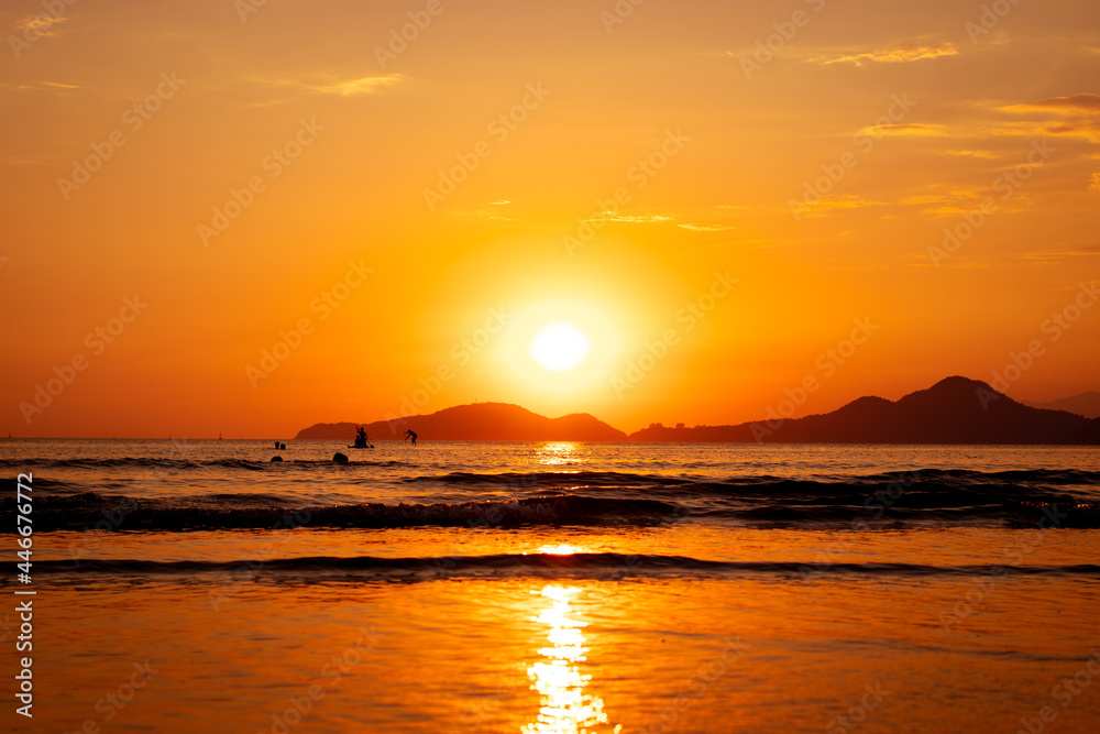 pôr-do-sol na praia