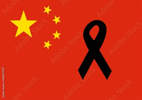 Bandera de China con lazo negro en señal de luto. China de luto por las inundaciones