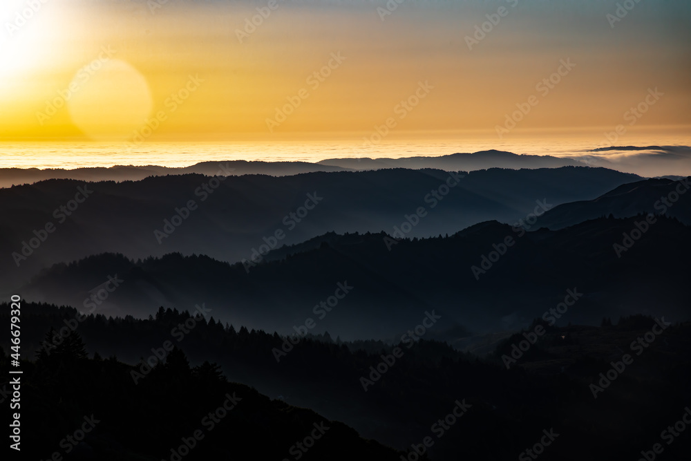 Obraz premium California mountain silhouette sunset