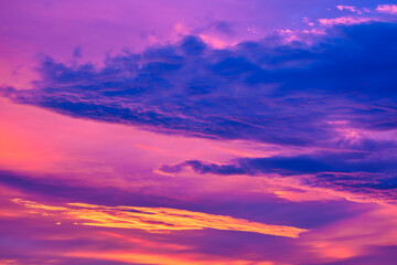 Sierkussen Paars Kleurrijke zonsondergang aan de hemel  © Andreas Völkel1/Wirestock