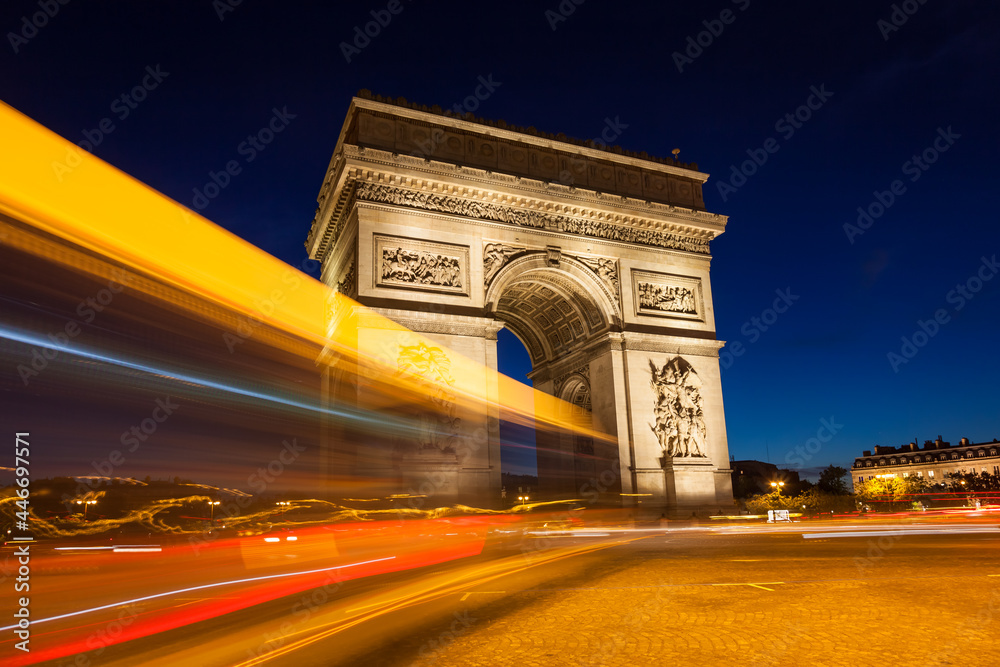Fototapeta premium Night view of Arc de Triomphe - Triumphal Arc in Paris, France
