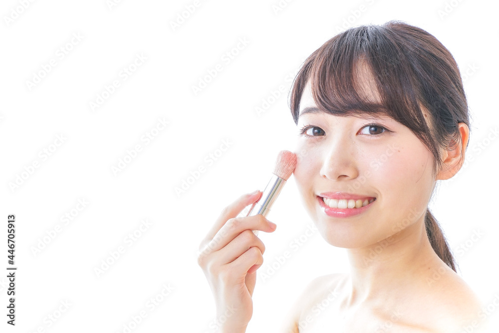 お化粧をする女性 お化粧をする女性