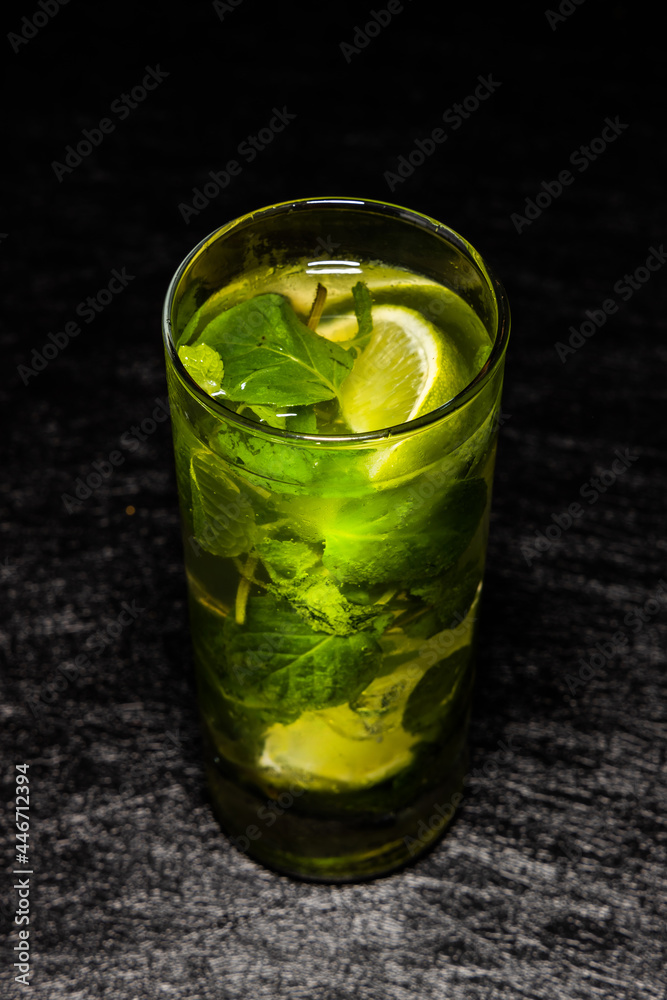 カクテル　Pictures of beautifully colored cocktails