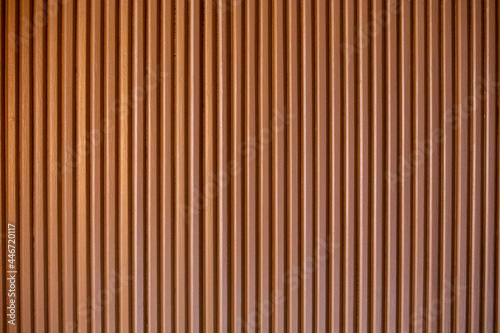 Gros plan sur une surface en étroites planches de bois posés à la verticale