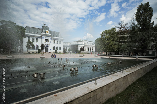 Obraz na płótnie Curtea de apel in Pitesti on a sunny day. w salonie