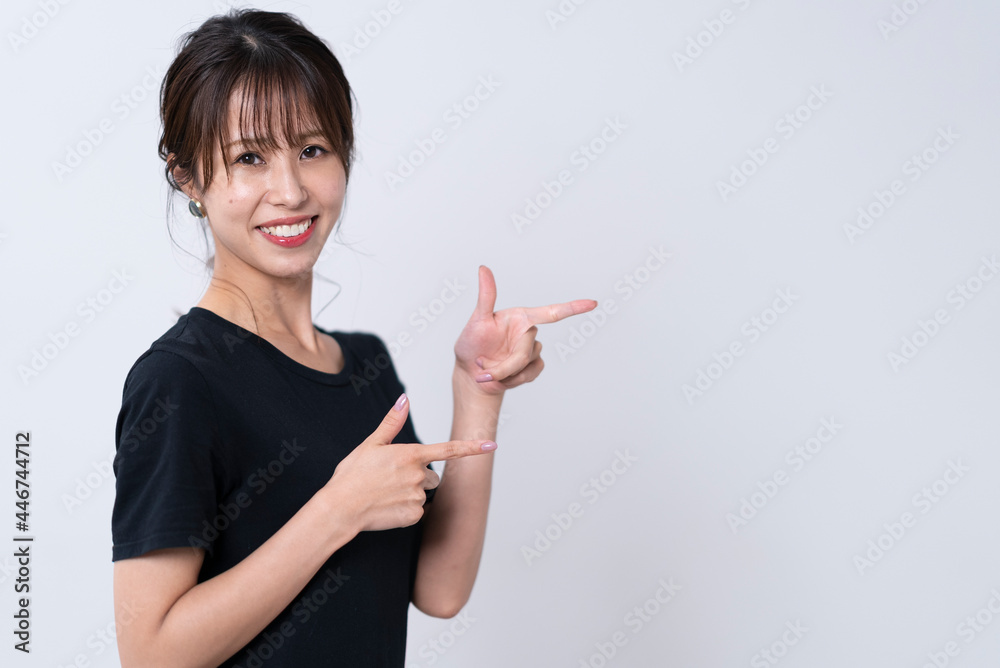 ワンピースを着た女性 ワンピースを着た女性