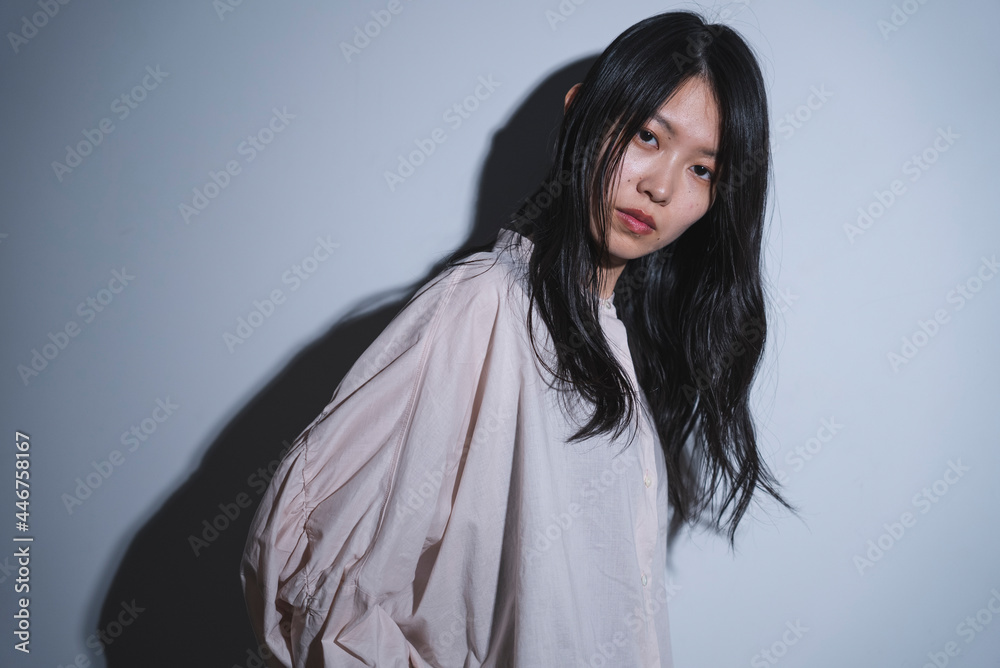 カジュアルファッションの女性 カジュアルファッションの女性