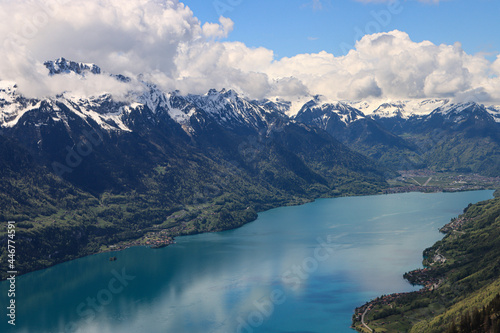Schweizer Alpenidylle; Blick von Brienz (Planalp) über den Brienzersee nach Westen