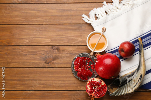 Slika na platnu Flat lay composition with Rosh Hashanah holiday attributes on wooden table