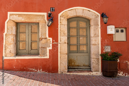 Puerta y ventana en Begur © Guillermo