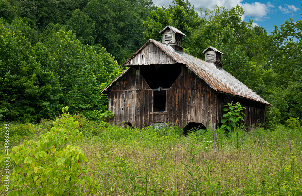 Old abandoned wooden barn in western Virginia. Old abandoned wooden barn in western Virginia.