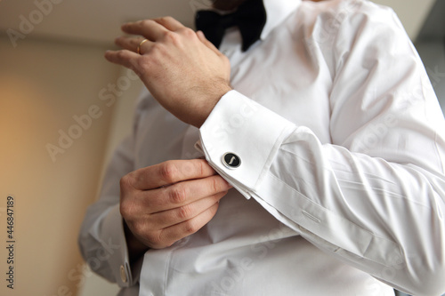 Groom fixing cuff button