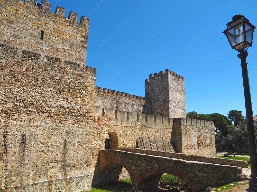 Fototapeta premium Beautiful Sao Jorge Castle St. George in Lisbon in Portugal