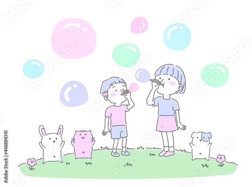 シャボン玉を膨らます女の子と男の子