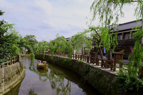 [小江戸さわら舟めぐり] Willows and old townscapes along the Ono River / Sawara, Katori City, Chiba Prefecture, Japan photo