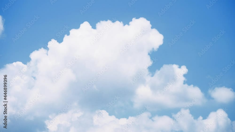 真っ青な夏空に浮かぶ積乱雲 4K UHD 真っ青な夏空に浮かぶ積乱雲 4K UHD