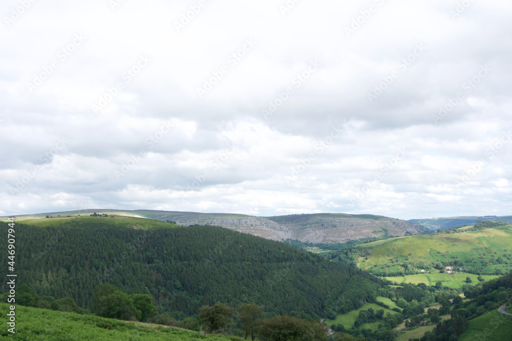 Fototapeta premium views across horseshoe pass in Wales