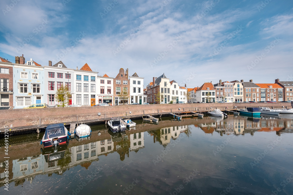 Binnenhaven van Middelburg aan de Rouaansekaai