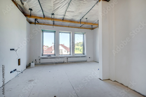 Empty unfurnished room with minimal preparatory repairs. interior with white walls