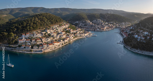 Fototapeta Naklejka Na Ścianę i Meble -  Panoramic view of the bay in Pucisca on island Brac, Croatia