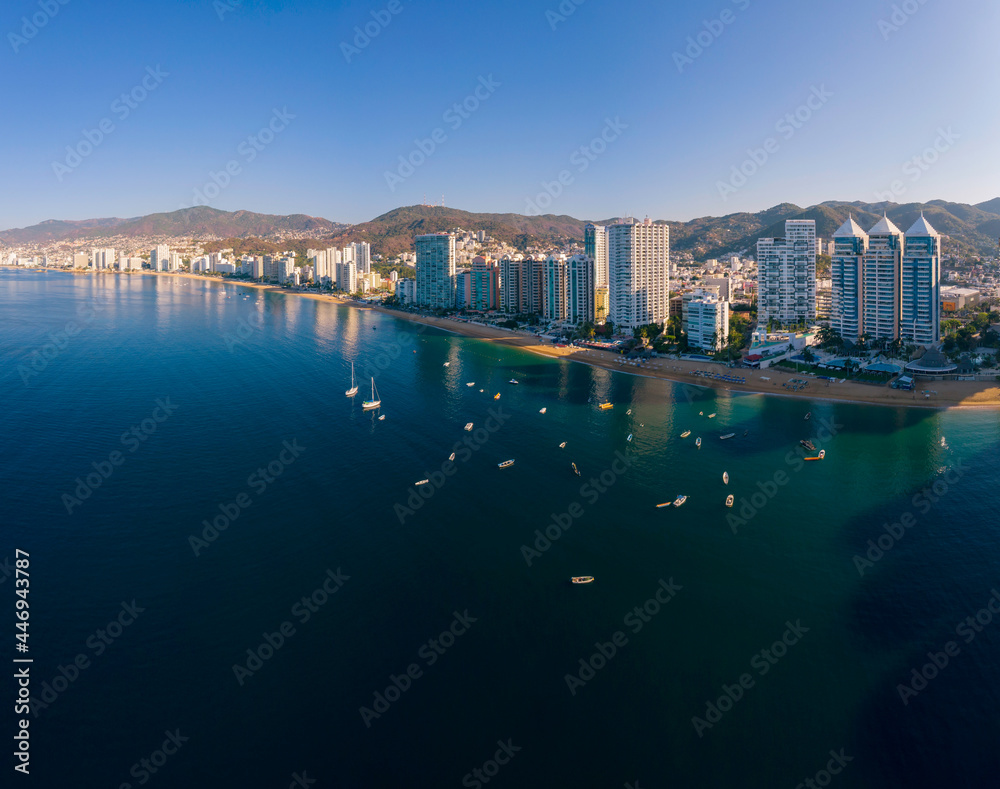 Obraz premium Beautiful view of the beach, aerial view of the sea, acapulco beach