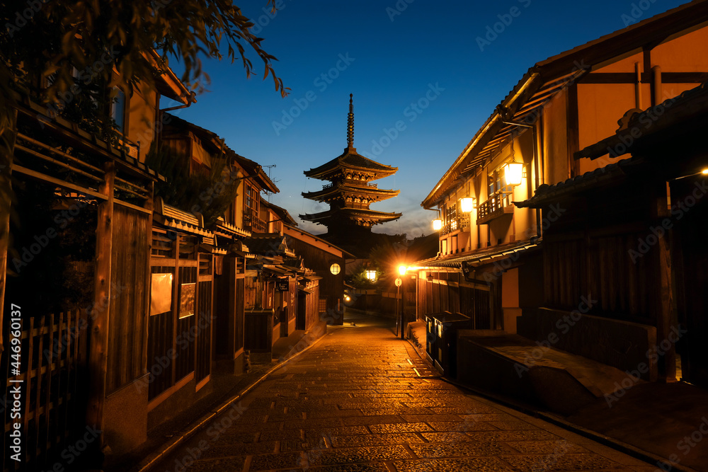 京都市 八坂の塔 夜景