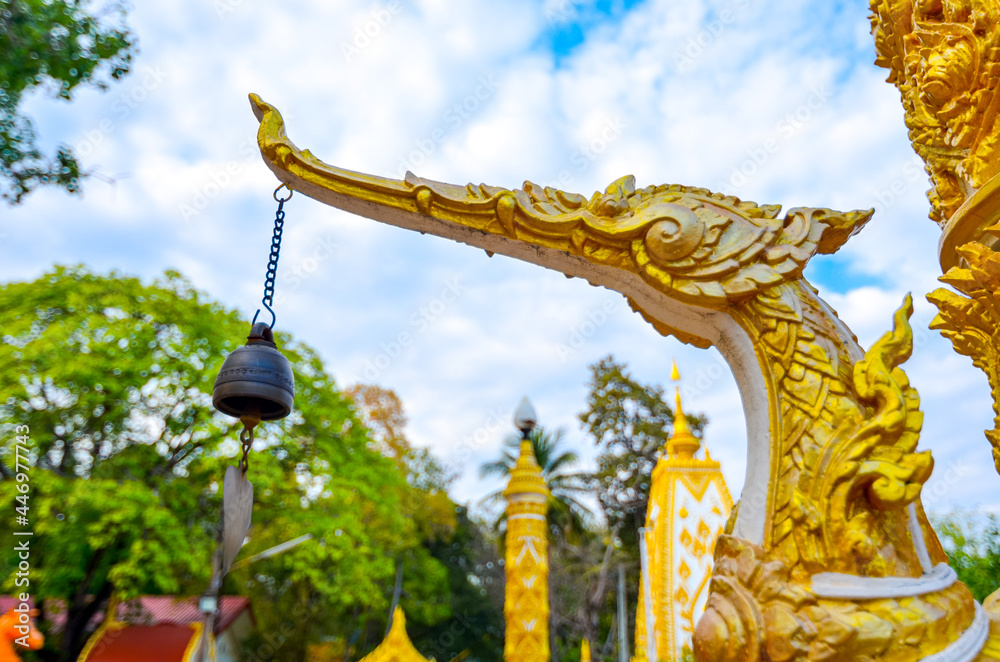 Fototapeta premium The beautiful golden swan (Hongsa) sculpture, a Thai style of sculpture decoration. Selective focus