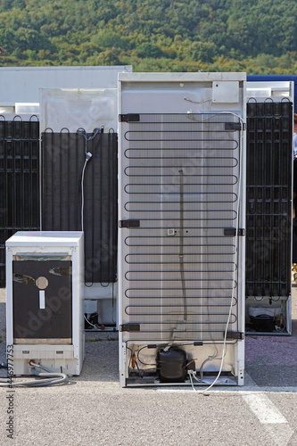 Recycling refrigerators