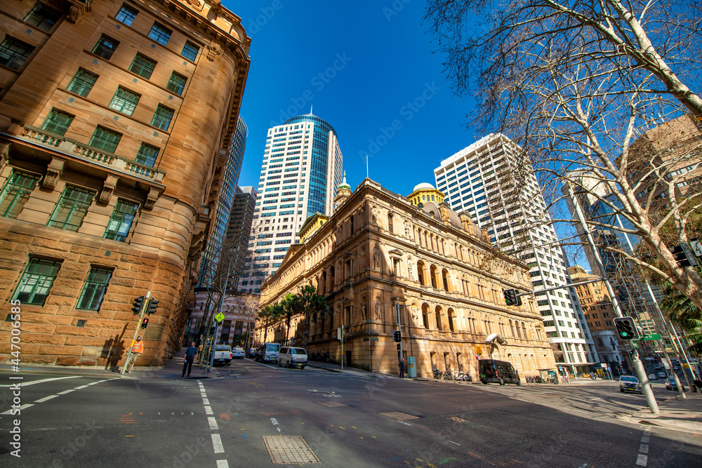 Fototapeta premium SYDNEY - AUGUST 19, 2018: Amazing Sydney skyline, skyward view from the street level.
