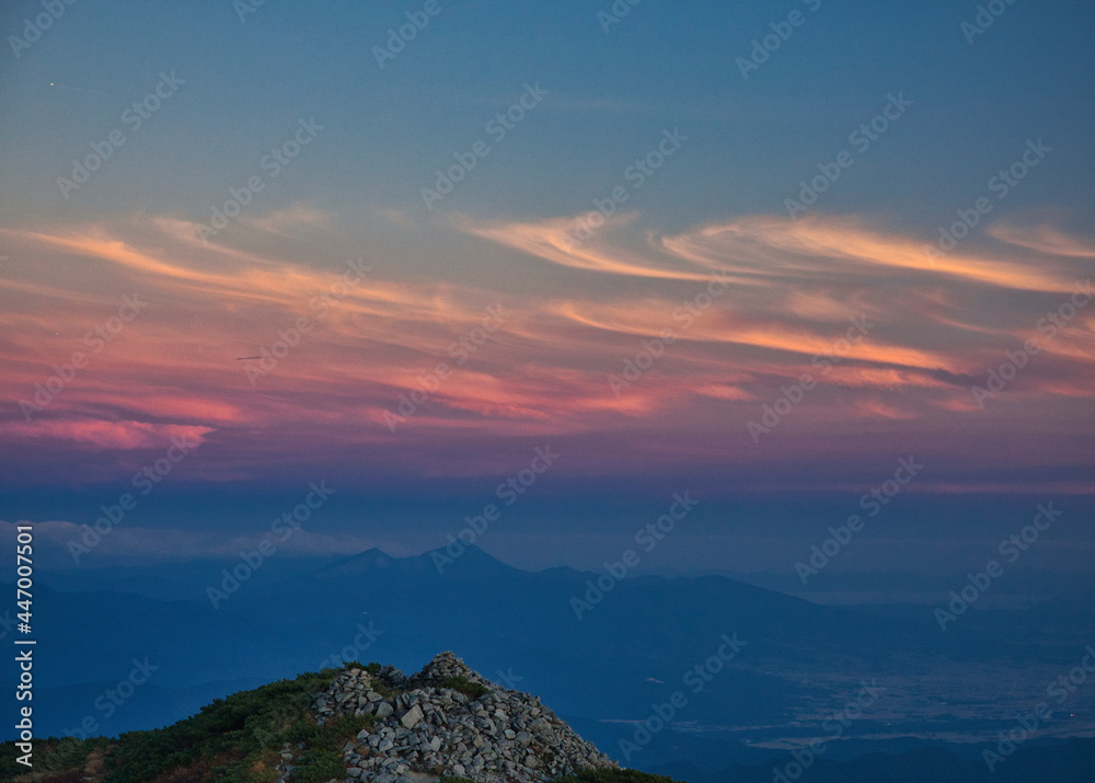 Fototapeta premium mt.iide trekking in autumn, 秋の快晴下の飯豊山登山
