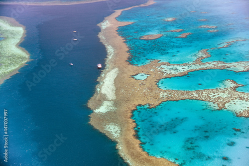 Obraz na plátně Aerial view of Whitsunday Islands Coral Reef of Queensland from the aircraft