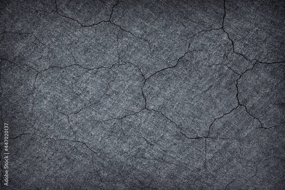 Obraz premium Dark grey black slate stone crack background or texture.