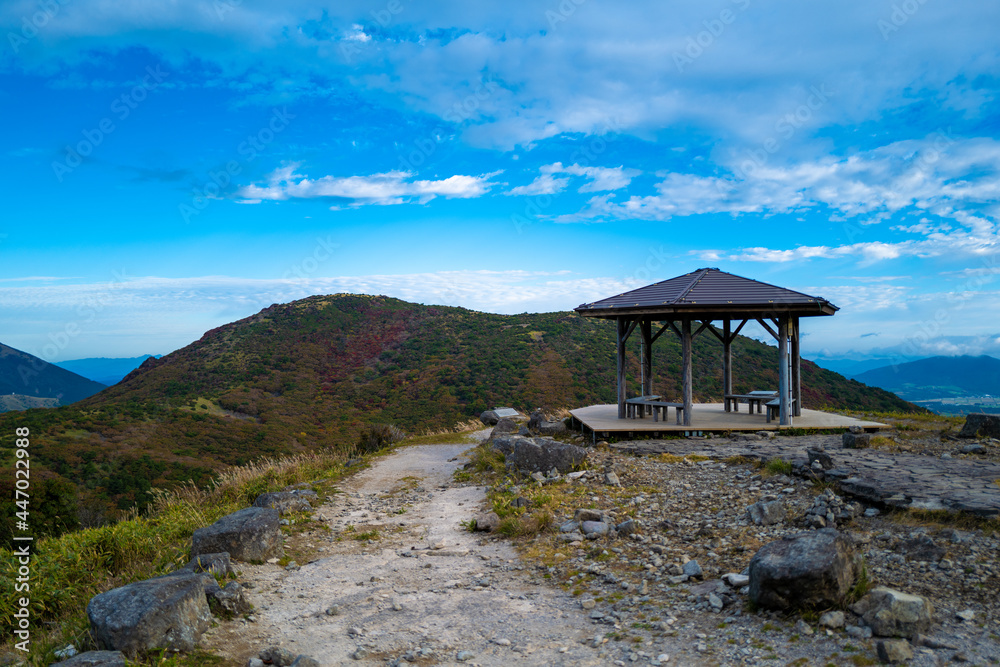 大分県の紅葉のくじゅう連山の風景 Mt.Kujyu range scenery of autumn leaves in Oita Prefecture 大分県の紅葉のくじゅう連山の風景 Mt.Kujyu range scenery of autumn leaves in Oita Prefecture