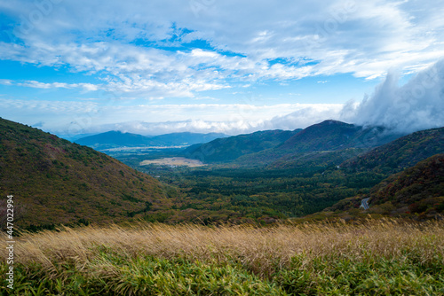 大分県の紅葉のくじゅう連山の風景 Mt.Kujyu range scenery of autumn leaves in Oita Prefecture 