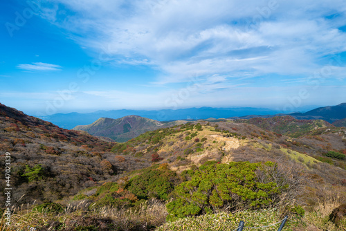 大分県の紅葉のくじゅう連山の風景 Mt.Kujyu range scenery of autumn leaves in Oita Prefecture 