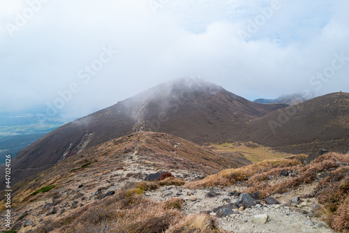 大分県の紅葉のくじゅう連山の風景 Mt.Kujyu range scenery of autumn leaves in Oita Prefecture 