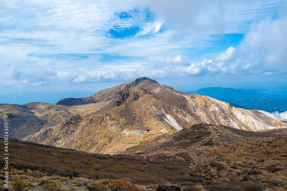 大分県の紅葉のくじゅう連山の風景 Mt.Kujyu range scenery of autumn leaves in Oita Prefecture 大分県の紅葉のくじゅう連山の風景 Mt.Kujyu range scenery of autumn leaves in Oita Prefecture