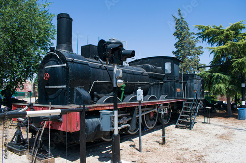 Carta da parati Locomotora de vapor negra aparcada.