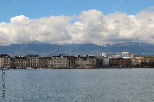 Views of the leman lake in Geneva © mirebel