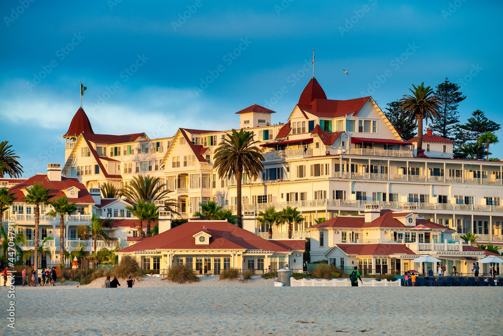 Fototapeta premium SAN DIEGO, CA - JULY 30, 2017: Coronado Hotel at sunset.