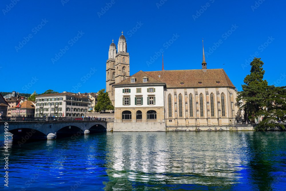 Wasserkirche in der Altstadt von Zürich
