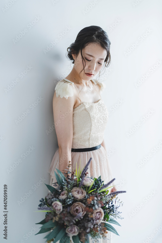 ヘアメイクをしてドレスを着た花嫁 ヘアメイクをしてドレスを着た花嫁