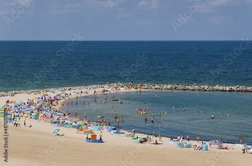 SEA COAST IN SUMMER - Holidaymakers relaxing on the sunny beach   © Wojciech Wrzesień